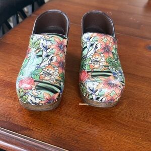 Very Gently Preowned/Excellent Condition Floral Dansko Clogs